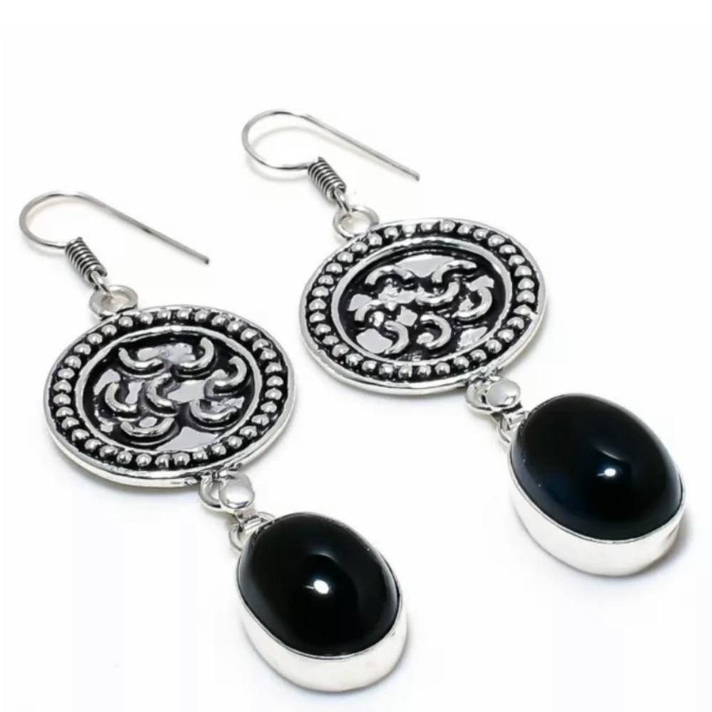 925 Sterling Silver. Onyx black gemstone earrings.